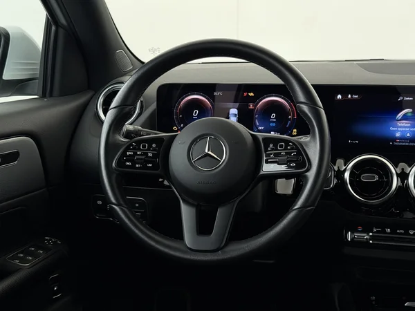 MERCEDES GLA 250 (2022) — foto 14 van 32