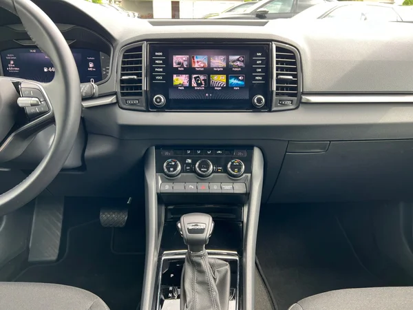 SKODA Karoq (2025) — foto 4 van 24