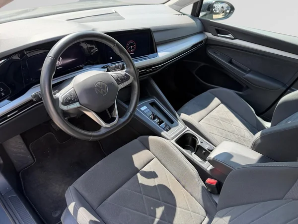 VOLKSWAGEN Golf VIII SW (2024) — foto 2 van 20