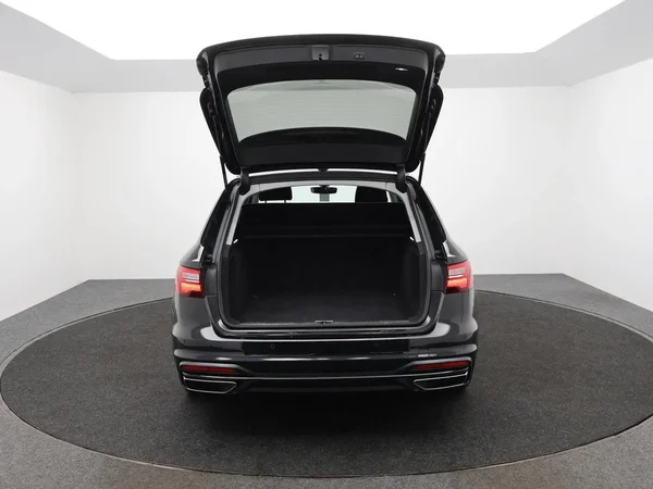 Audi A4 (2023) — foto 3 van 30