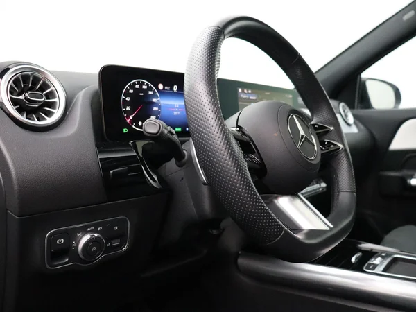 Mercedes-Benz GLA (2025) — foto 4 van 35