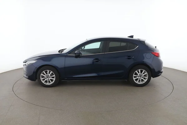 Mazda 3 (2018) — foto 9 van 16