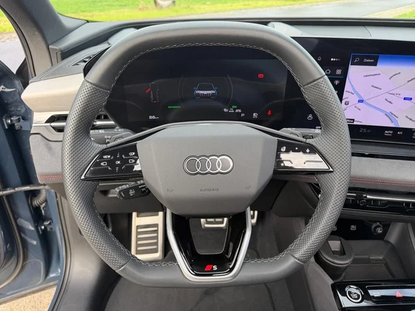 AUDI Q6 e-tron (2025) — foto 13 van 20