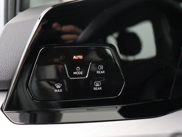 VOLKSWAGEN Golf (2024) — foto 18 van 28
