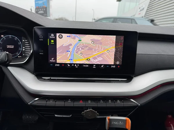 SKODA Octavia Combi (2024) — foto 4 van 24