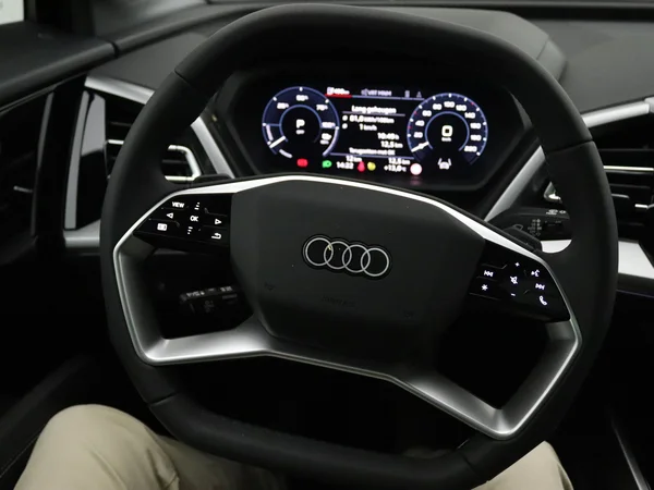 AUDI Q4 Sportback e-tron (2025) — foto 14 van 26