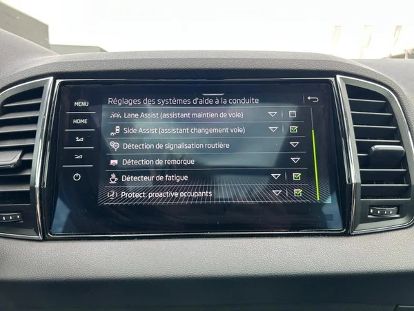 SKODA Karoq (2020) — foto 10 van 34