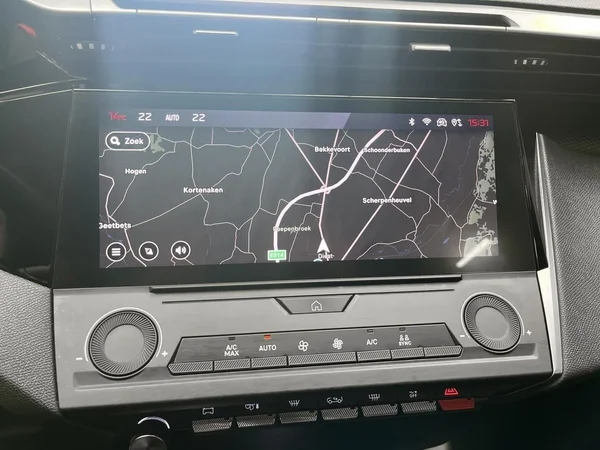 Peugeot 308 (2022) — foto 7 van 17