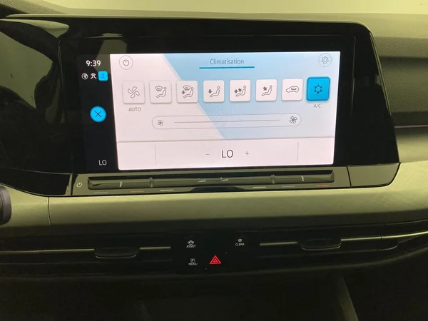 VOLKSWAGEN Golf VIII (2024) — foto 6 van 36