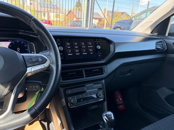 VOLKSWAGEN T-Cross (2019) — foto 11 van 11