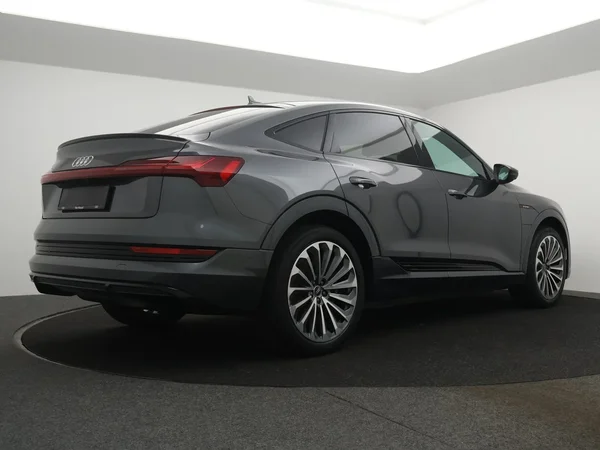 Audi e-tron (2022) — foto 12 van 27