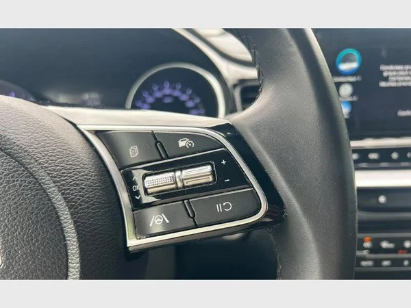 Kia XCEED (2023) — foto 6 van 25
