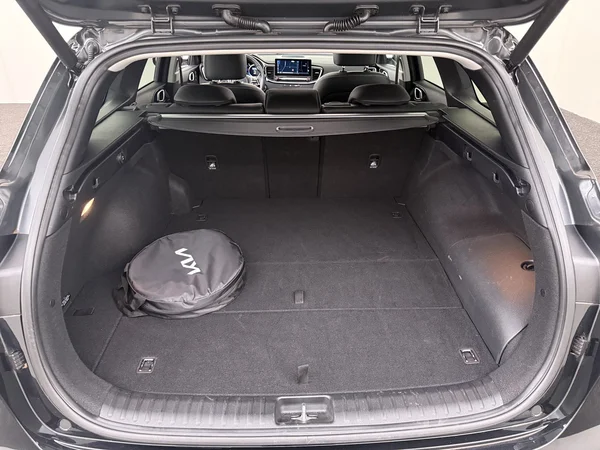 KIA Ceed SW (2023) — foto 13 van 31