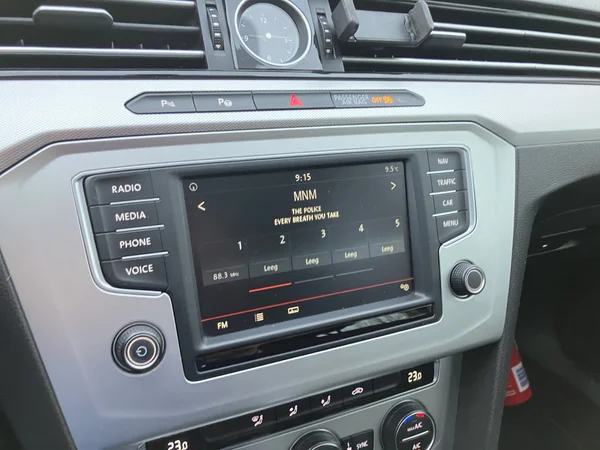 VOLKSWAGEN Passat SW (2015) — foto 10 van 23
