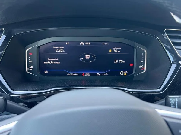 VOLKSWAGEN Touran Dsl (2024) — foto 4 van 26