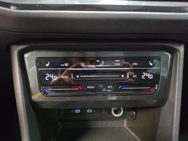 VOLKSWAGEN Tiguan Dsl (2021) — foto 19 van 36