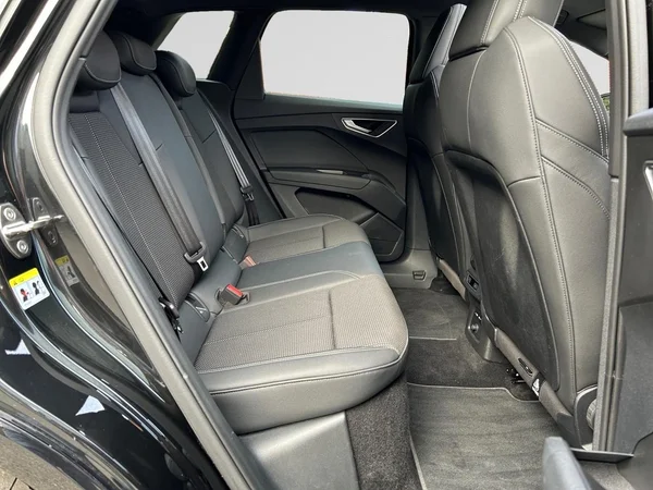 AUDI Q4 e-tron (2025) — foto 9 van 27