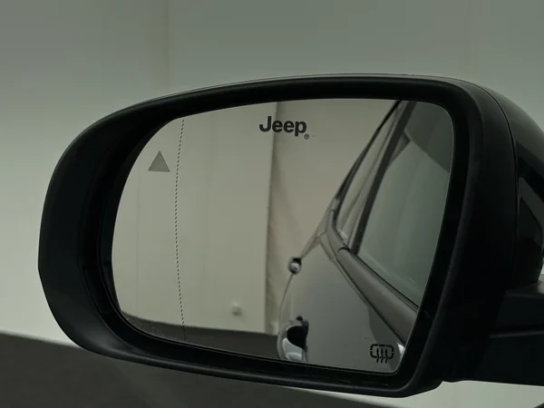 JEEP Compass (2024) — foto 21 van 29