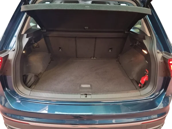 VOLKSWAGEN Tiguan (2021) — foto 14 van 23