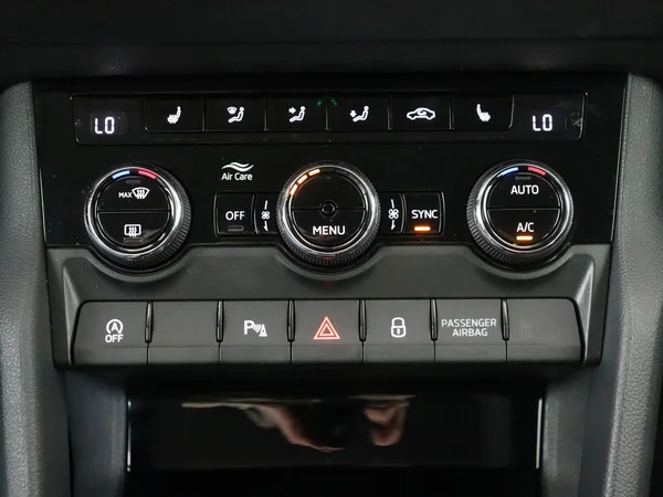 SKODA Karoq (2024) — foto 9 van 18