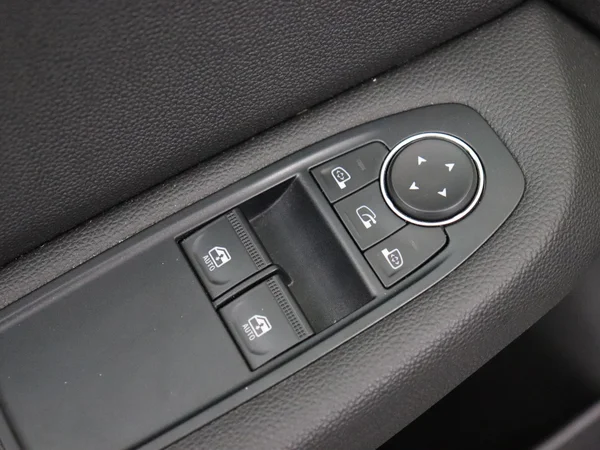RENAULT Clio (2020) — foto 18 van 26