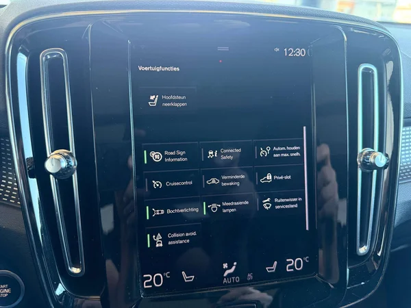 Volvo XC40 (2018) — foto 8 van 23