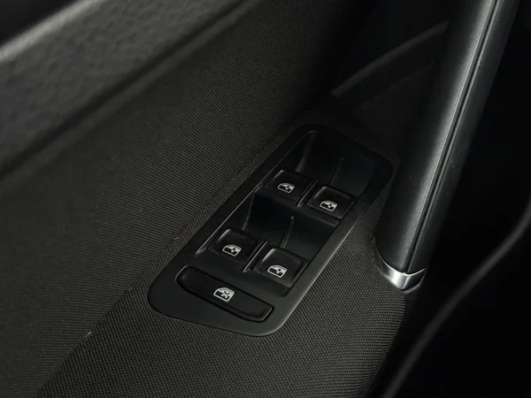 VOLKSWAGEN Golf (2018) — foto 19 van 26