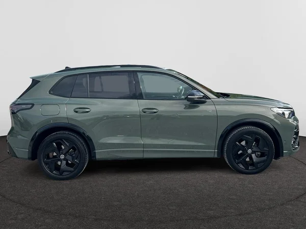 VOLKSWAGEN Tiguan (2025) — foto 8 van 17