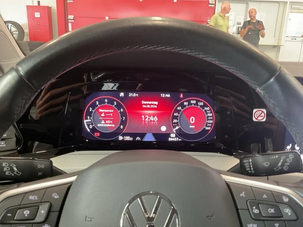 VOLKSWAGEN Golf VIII SW (2024) — foto 6 van 22