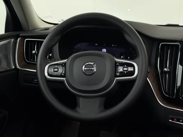 VOLVO XC60 (2022) — foto 14 van 32