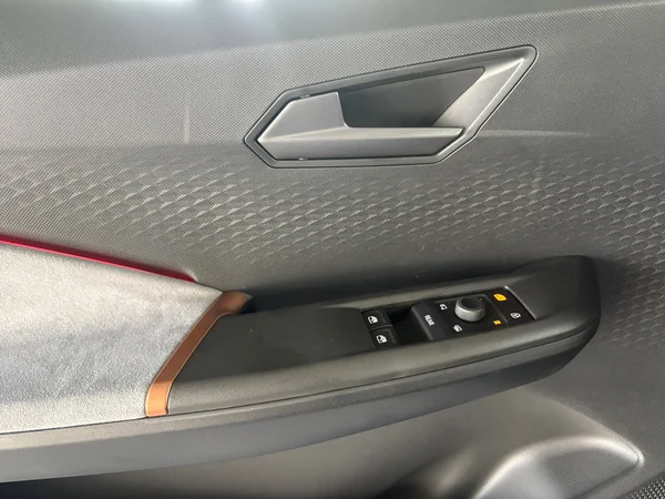 CUPRA Born (2025) — foto 15 van 24