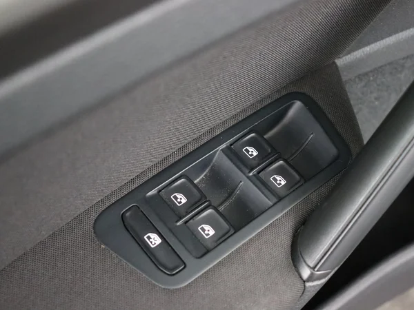 VOLKSWAGEN Golf (2018) — foto 15 van 23