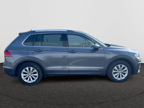 VOLKSWAGEN Tiguan (2019) — foto 18 van 21