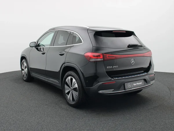 Mercedes-Benz EQA (2023) — foto 12 van 25