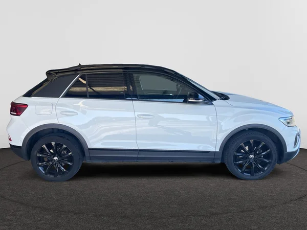 VOLKSWAGEN T-Roc (2023) — foto 17 van 20