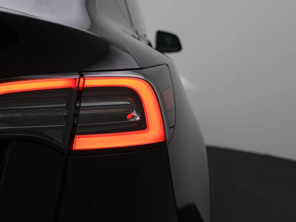 Tesla Model Y (2022) — foto 32 van 41