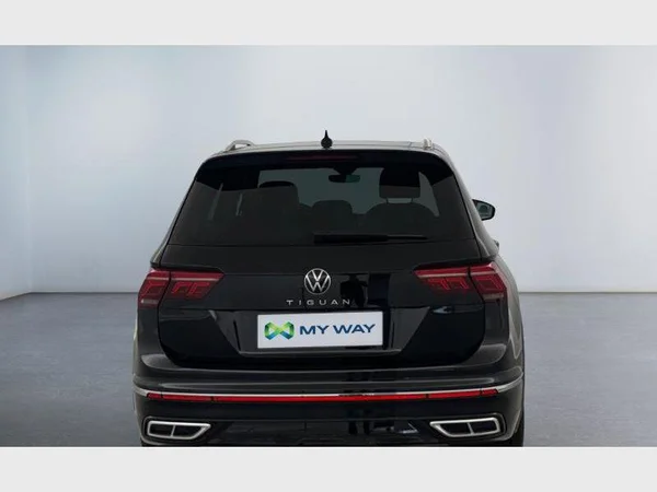 VOLKSWAGEN Tiguan (2023) — foto 13 van 15
