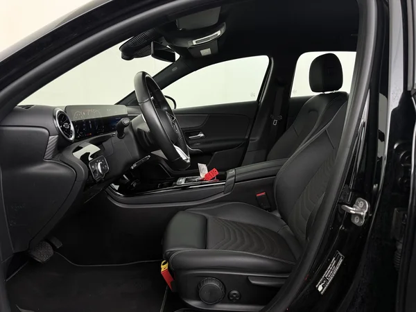 MERCEDES A 180 (2024) — foto 2 van 28
