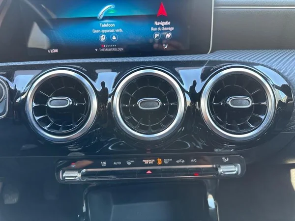 MERCEDES-BENZ A-Class (W177) (2019) — foto 13 van 25