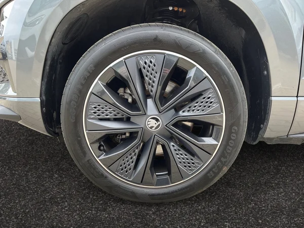 SKODA Karoq (2025) — foto 23 van 23