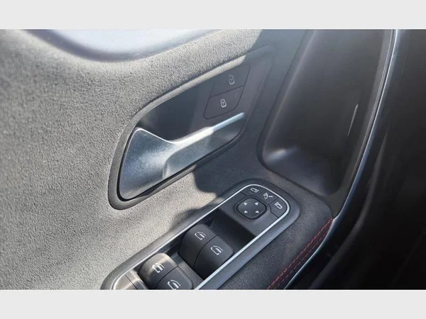 Mercedes-Benz CLA 180 (2022) — foto 15 van 28