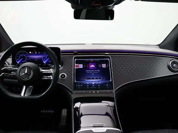 Mercedes-Benz EQE (2025) — foto 20 van 34