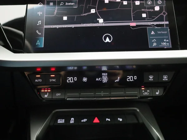 Audi A3 (2022) — foto 13 van 43