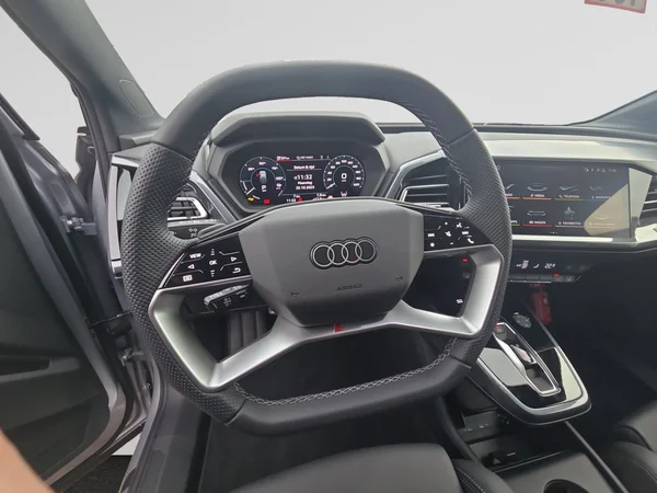 AUDI Q4 Sportback e-tron (2025) — foto 4 van 24