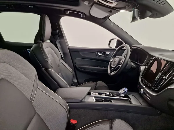 Volvo XC60 (2025) — foto 16 van 18