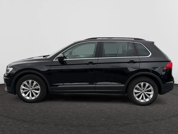 VOLKSWAGEN Tiguan (2018) — foto 24 van 24