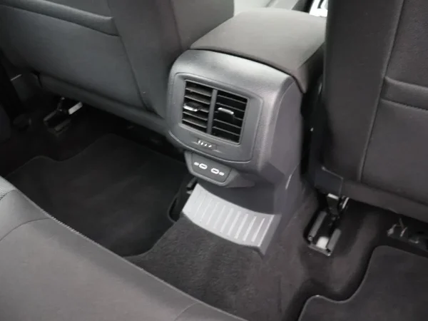 Volkswagen T-Roc (2023) — foto 15 van 27