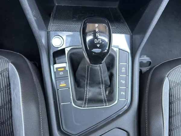 VOLKSWAGEN Tiguan (2024) — foto 13 van 37