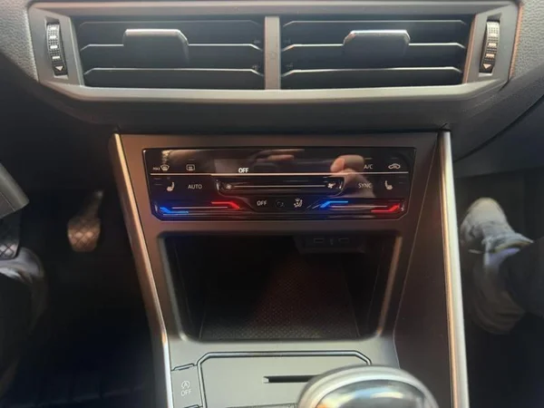 VOLKSWAGEN Taigo (2022) — foto 17 van 25