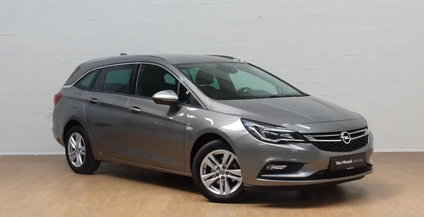 Opel Astra (2017) — foto 12 van 20